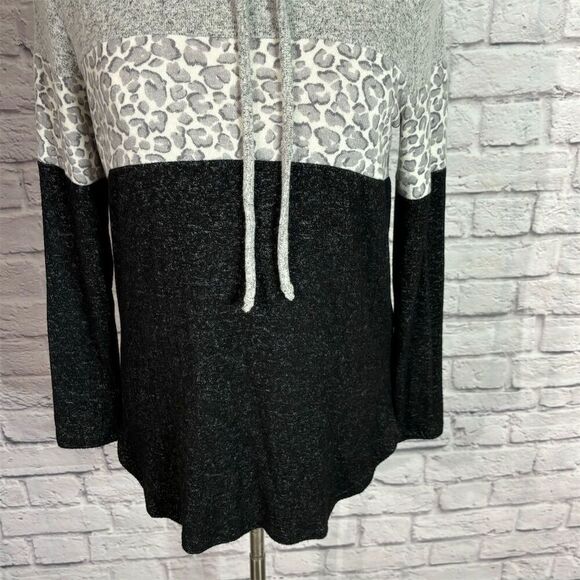 Market & Spruce Stitch Fix Cameron Charcoal Gray Cowl Neck Leopard Cheetah Top - Picture 10 of 13